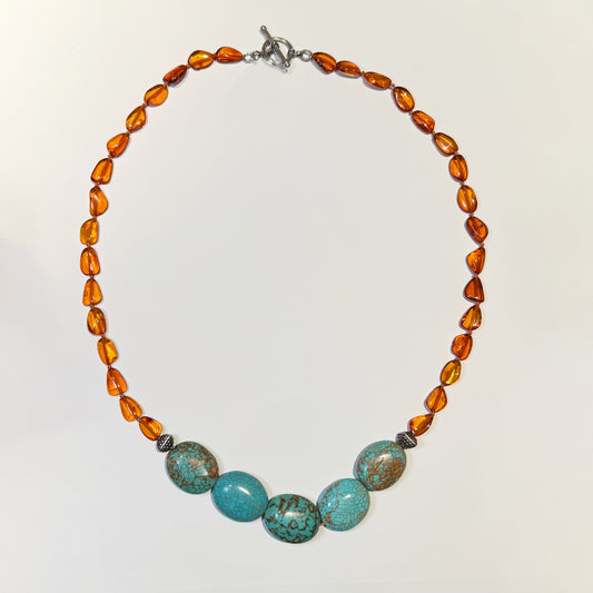 Collar ámbar y turquesas.