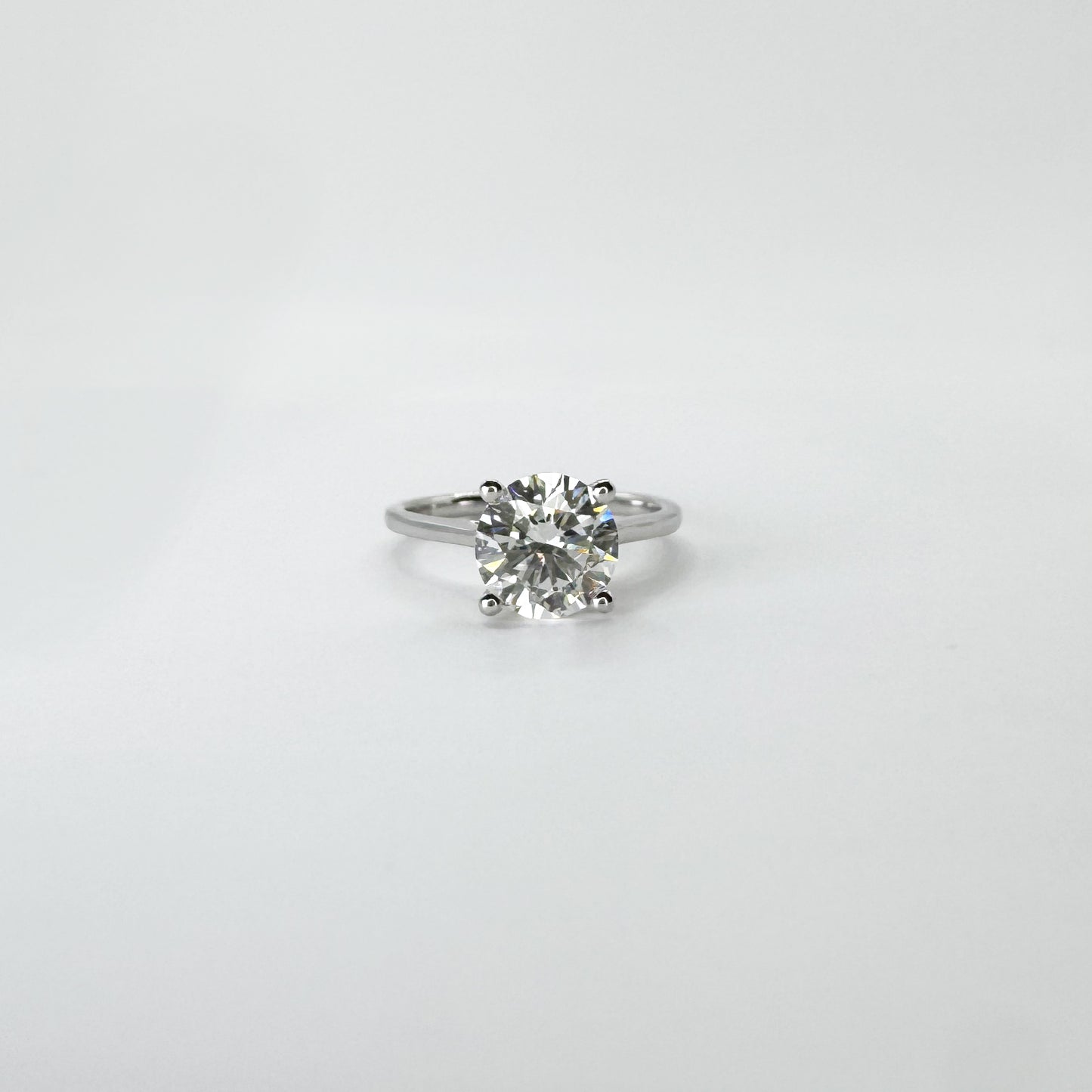Anillo diamante corte brillante clásico.
