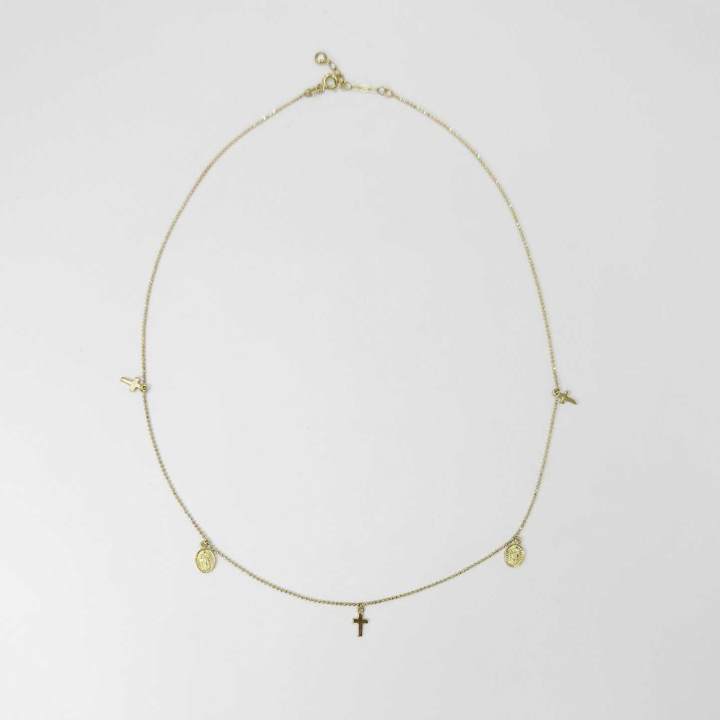 Cadena de protección oro.