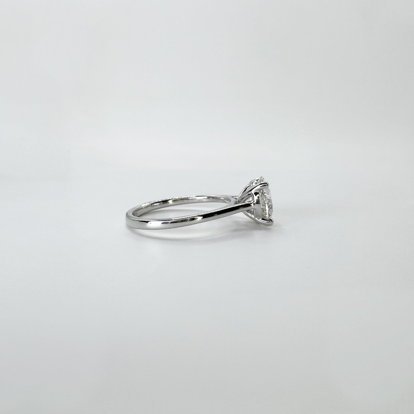 Anillo diamante corte brillante clásico.