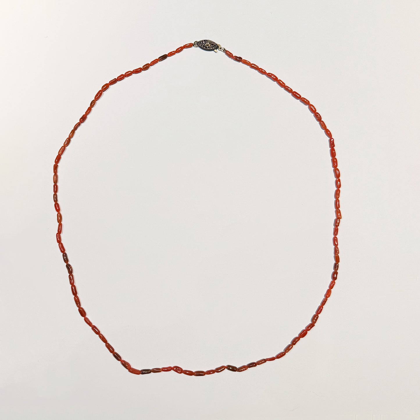 Collar coral.