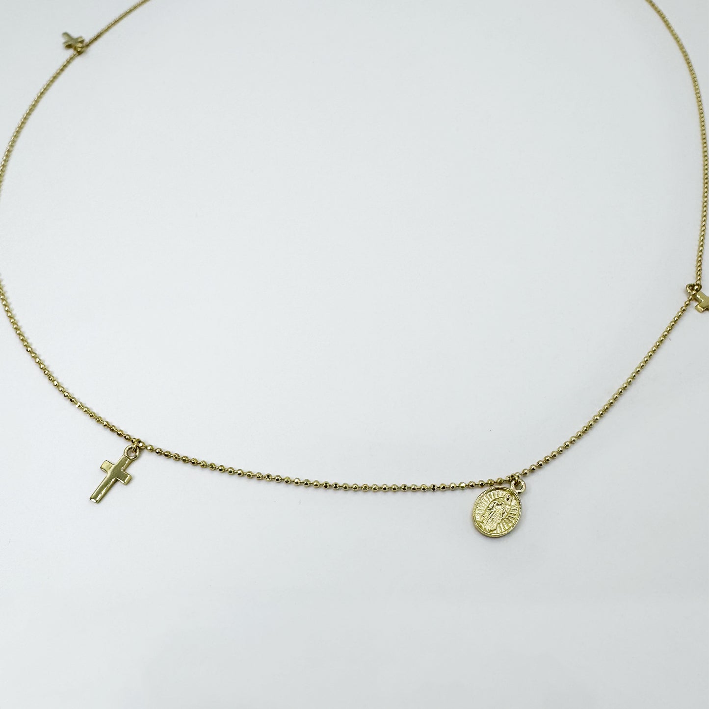 Cadena de protección oro.