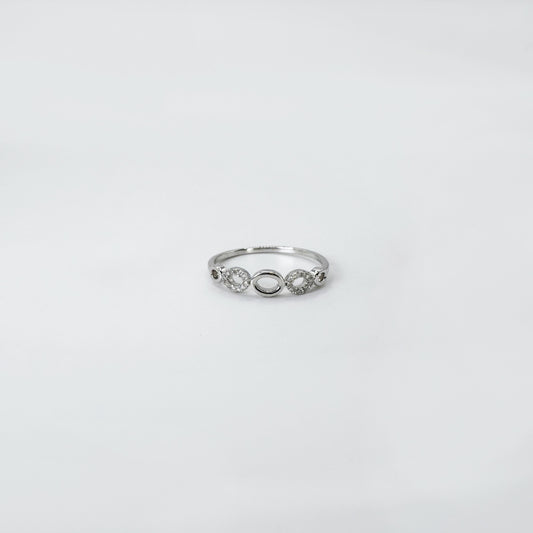 Anillo ovalos con diamantes.