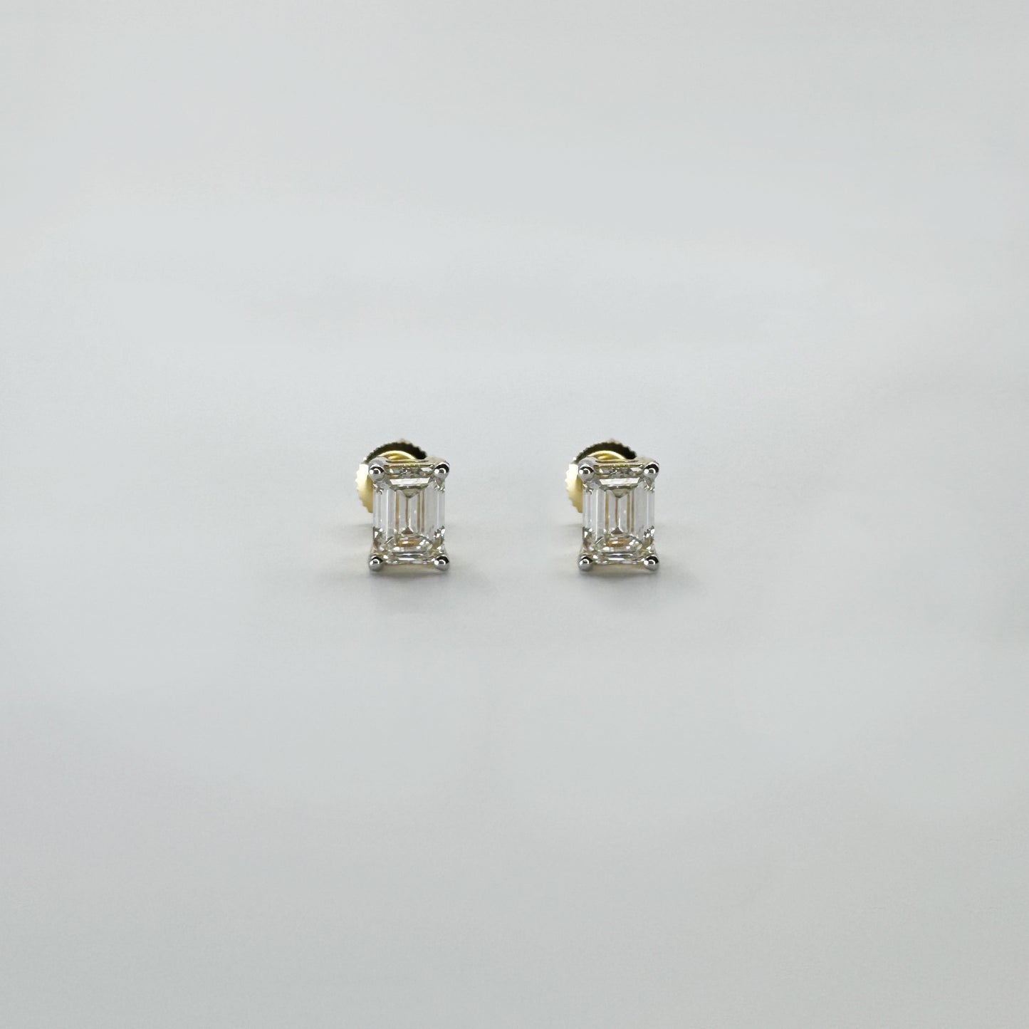 Aretes diamantes oro amarillo corte esmeralda 2cts.
