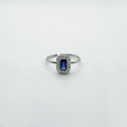 Anillo Zafiro Kate con diamantes.
