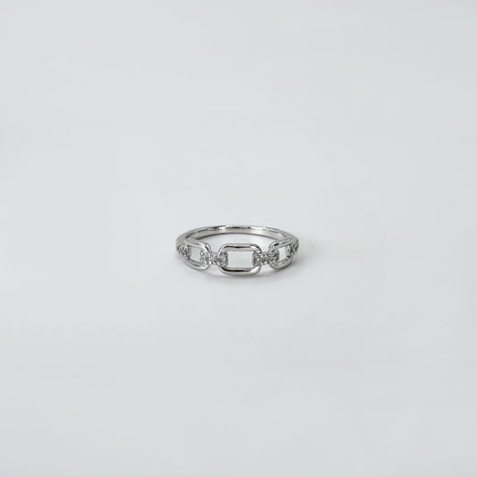 Anillo cadena oro blanco.