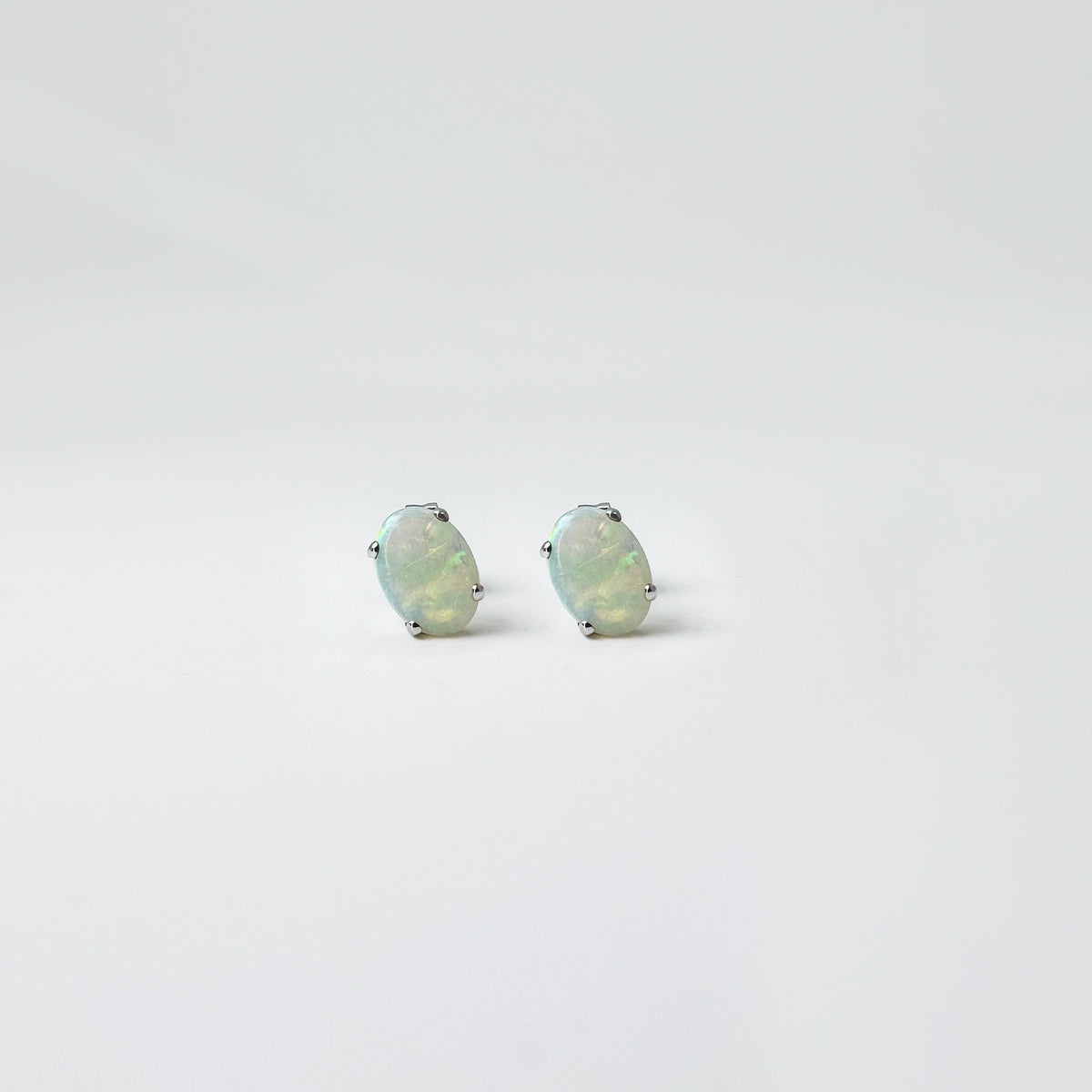 Aretes ópalo en oro.
