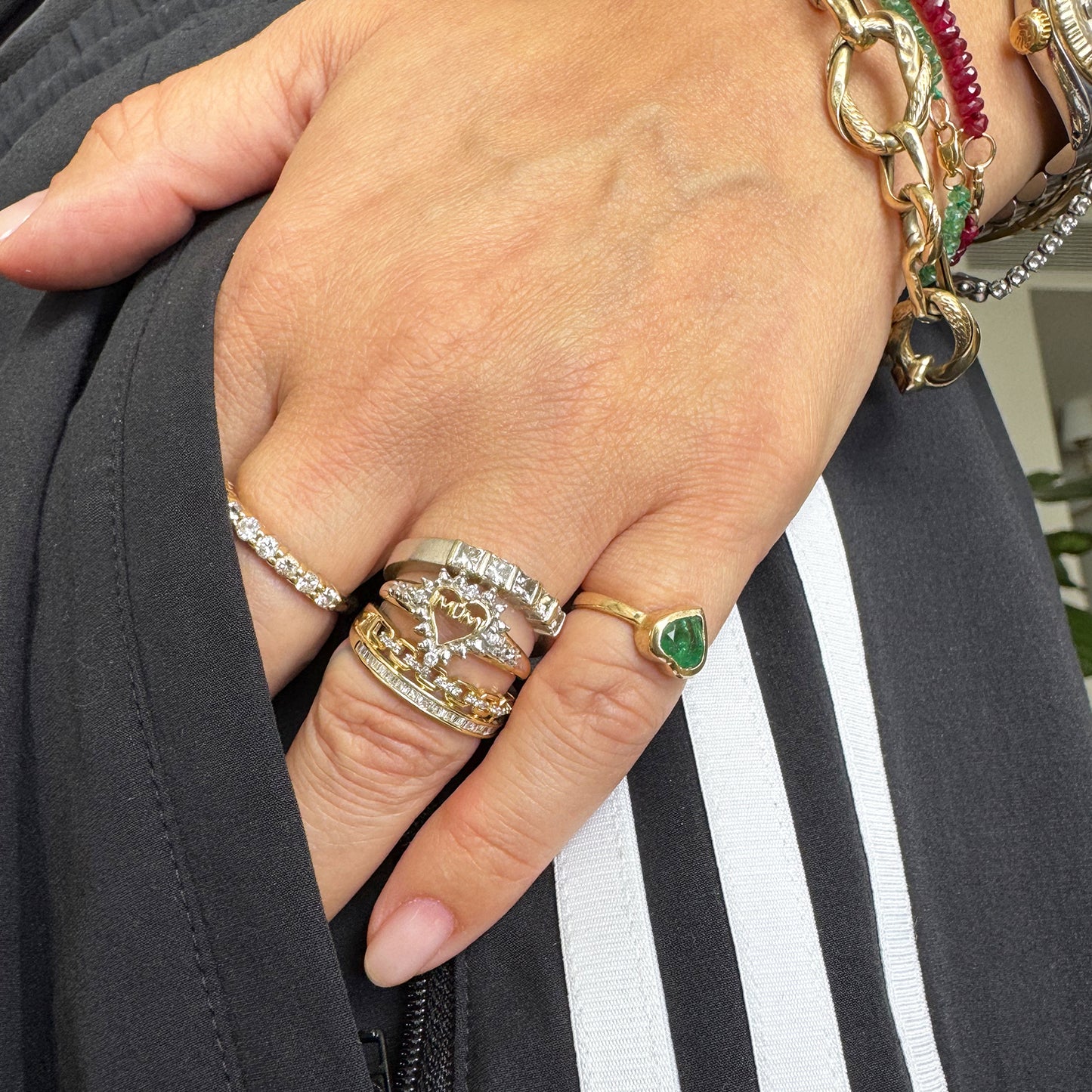 Anillo mom de oro y diamantes.