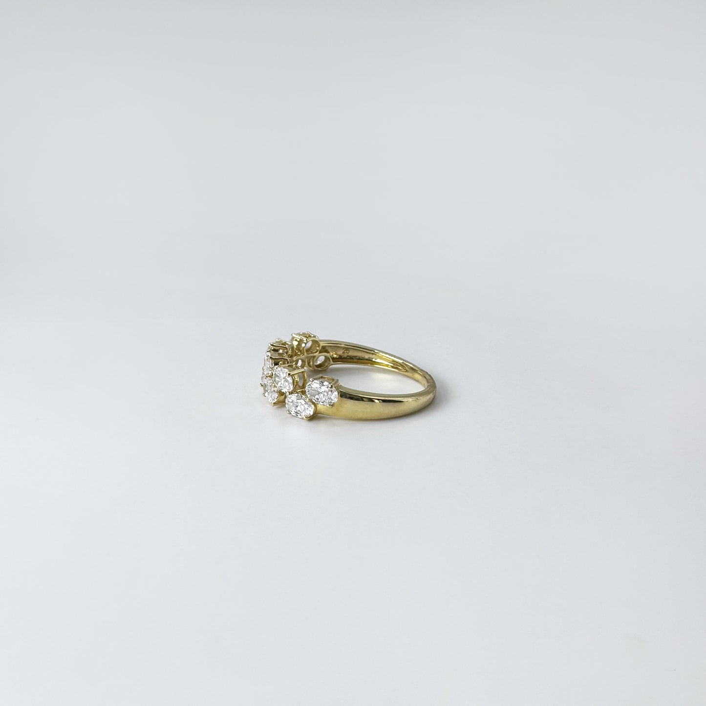 Anillo media churumbela diamantes ovalados zigzag 1 cts oro amarillo