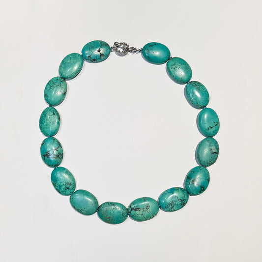 Collar turquesa.