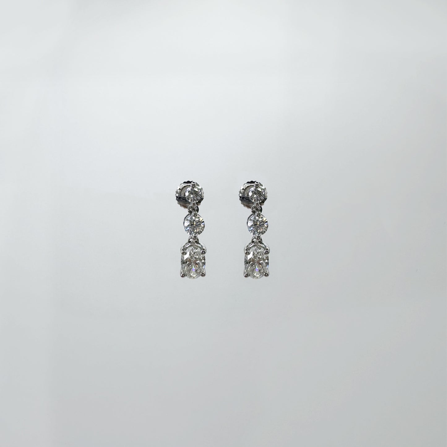 Aretes diamantes colgantes oro blanco 1 cts.