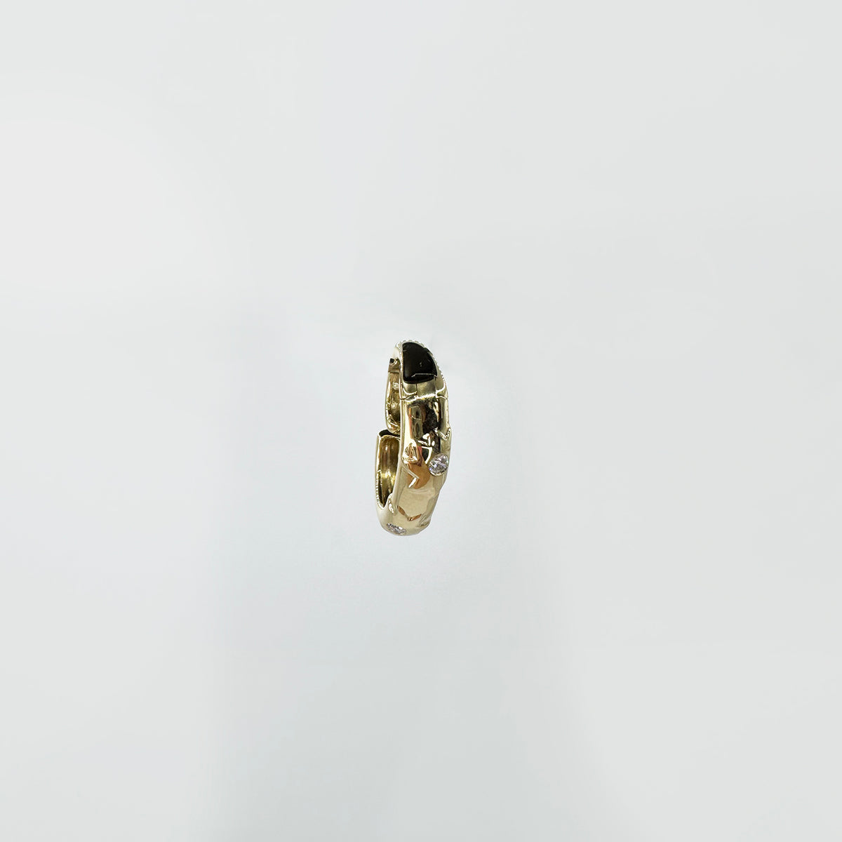 Ear Cuff oro 14k y diamantes.