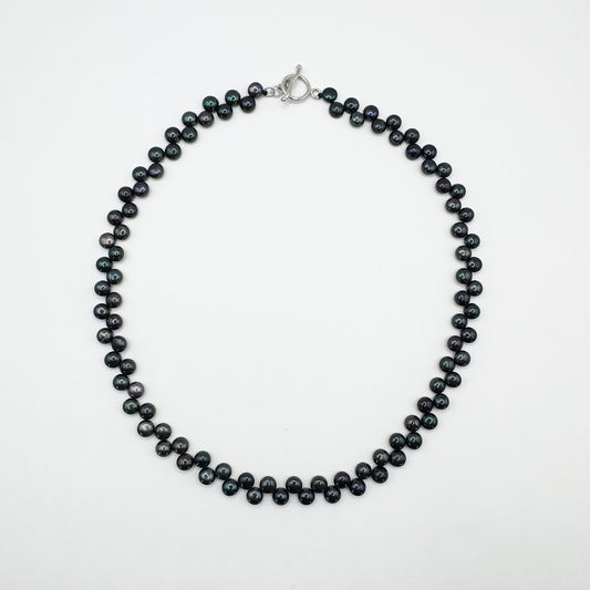 Collar perlas negras.