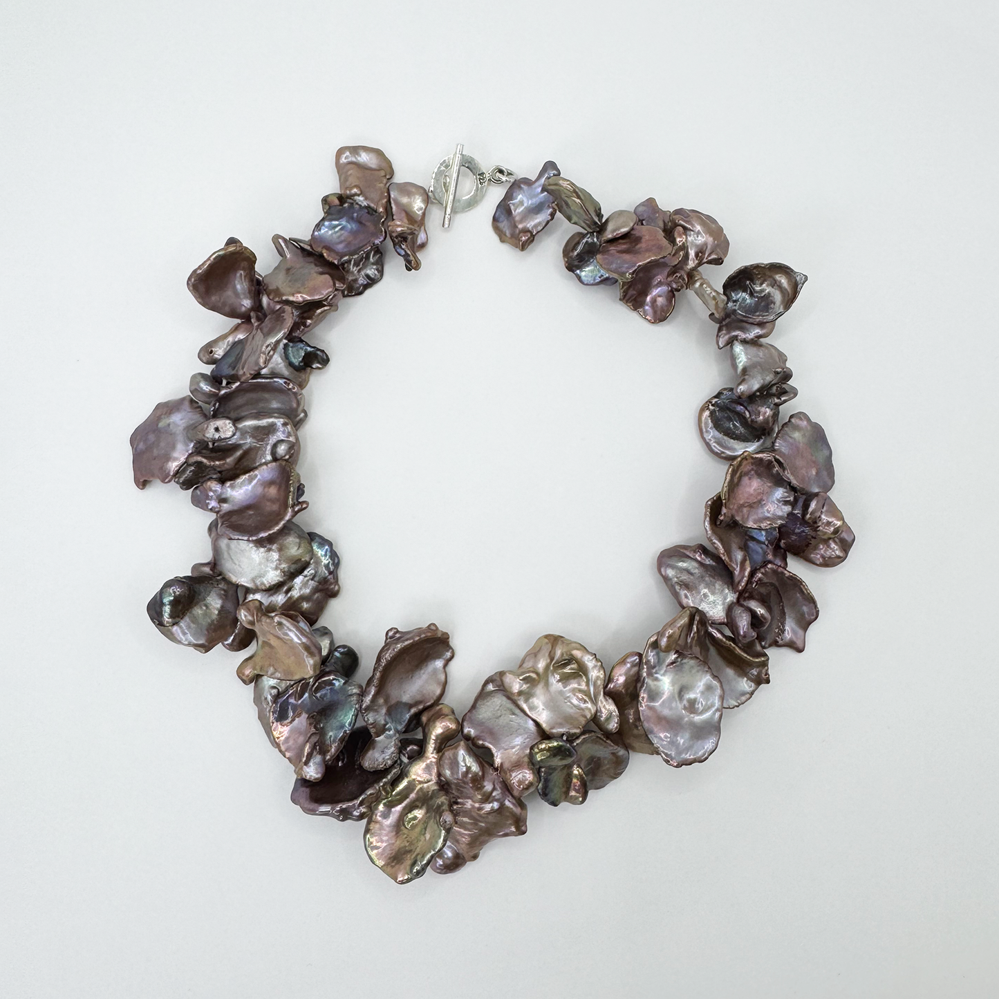 Collar choker perlas chocolate torsanol rosado.