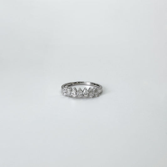 Anillo media churumbela diamantes pera oro blanco .6 cts