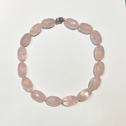 Collar cuarzo rosa grande.