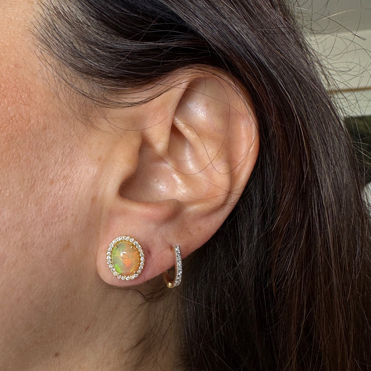 Aretes ópalo oval con halo