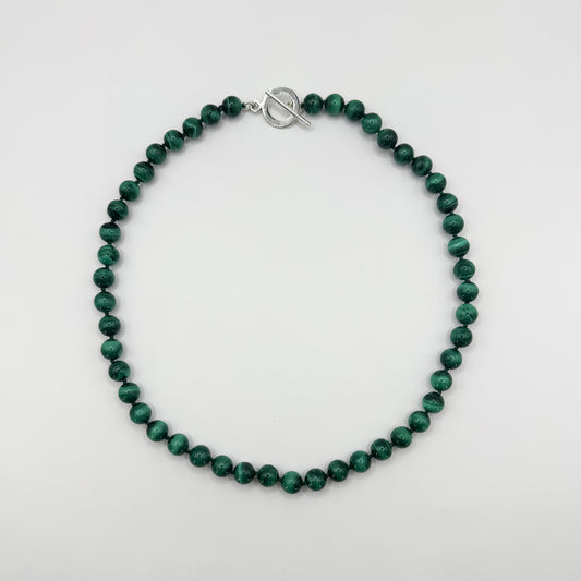 Collar malaquita intenso.