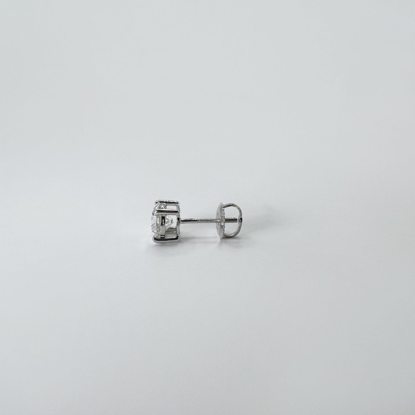 Aretes diamantes redondo oro blanco 2 cts.