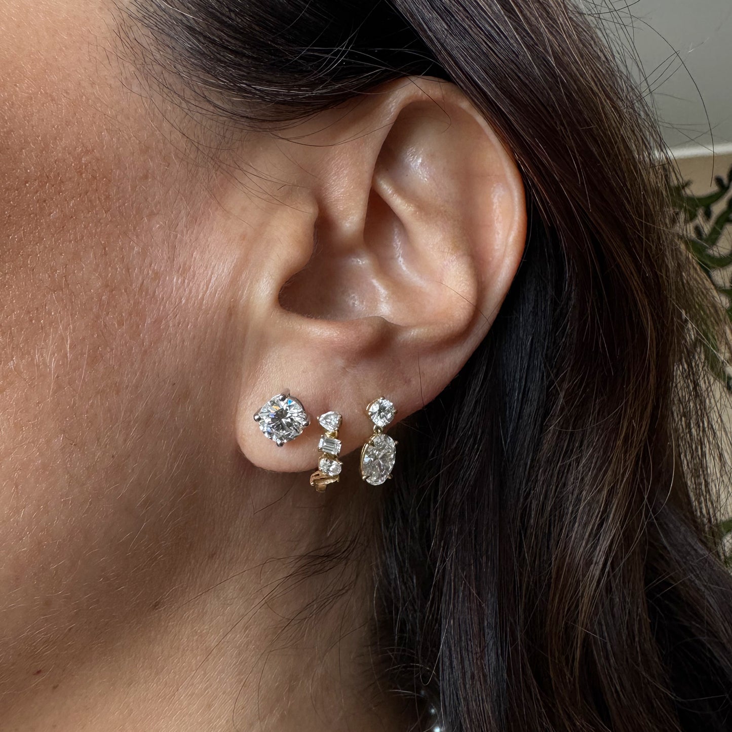 Aretes diamantes redondo oro blanco 2 cts.