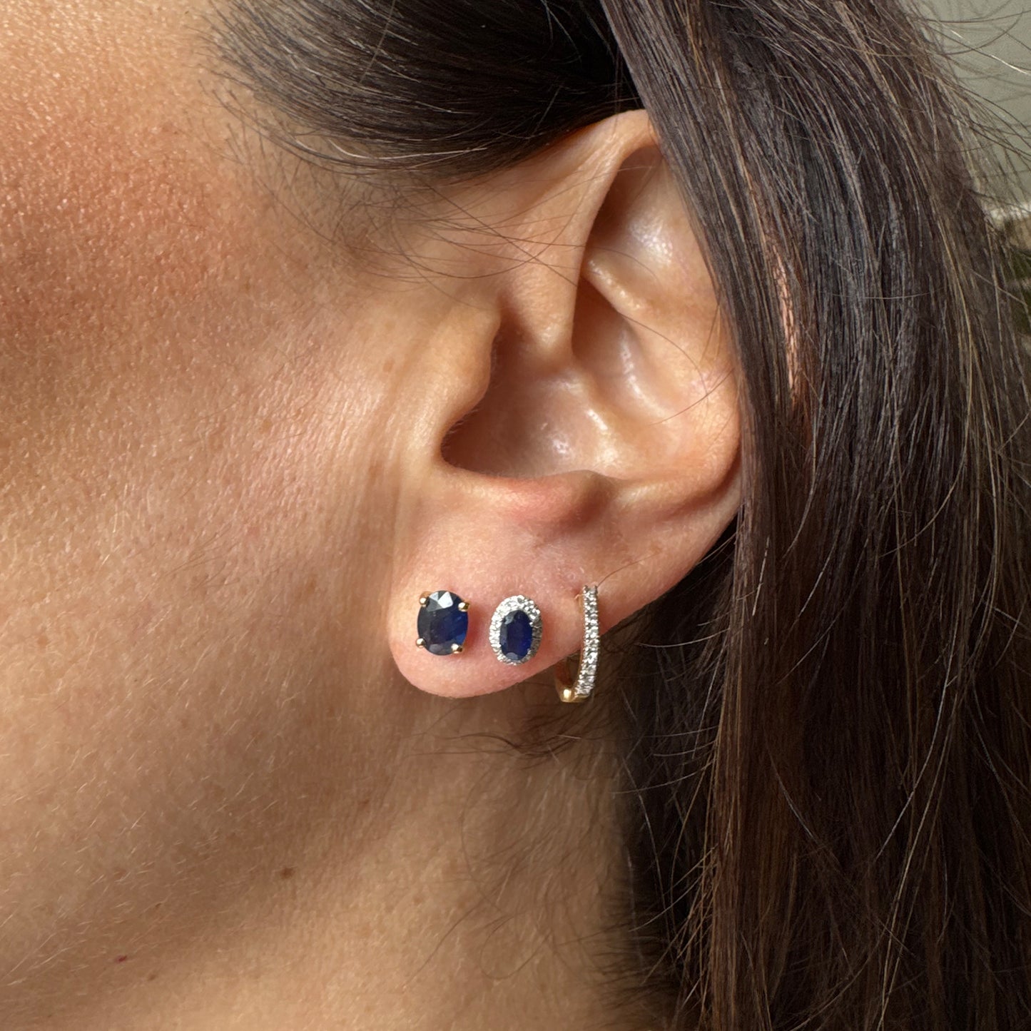 Aretes zafiros oval con halo chicos.