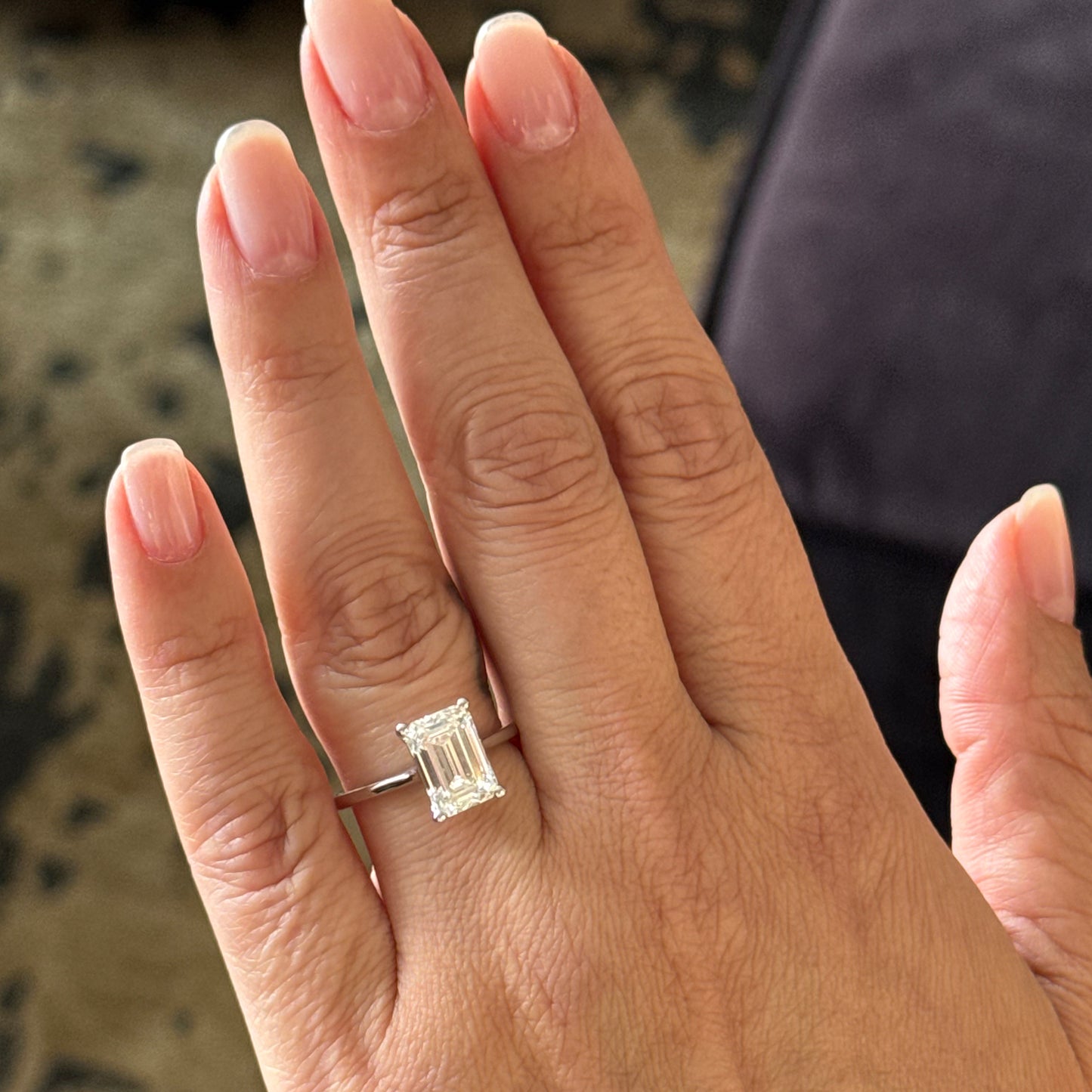 Anillo diamante corte esmeralda.