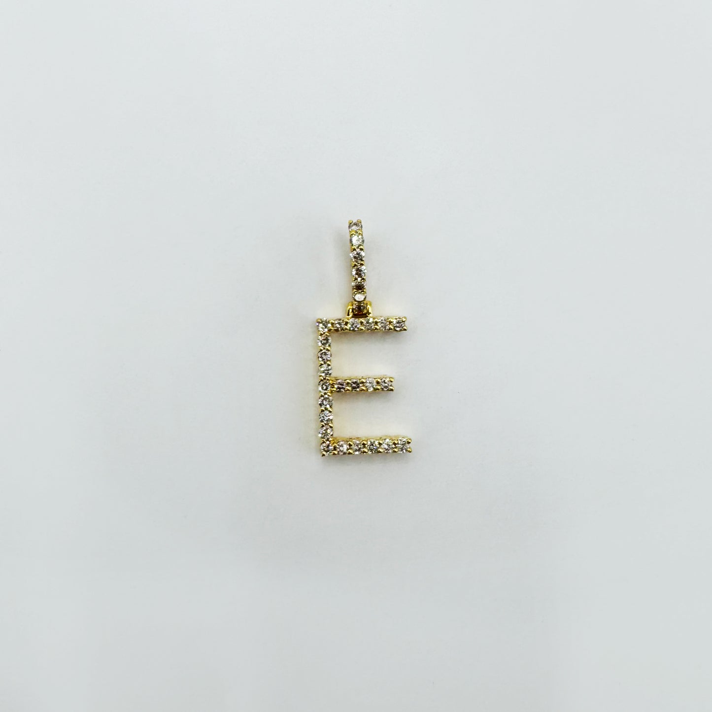Dije letra "E" Inter Oro Amarillo y diamantes