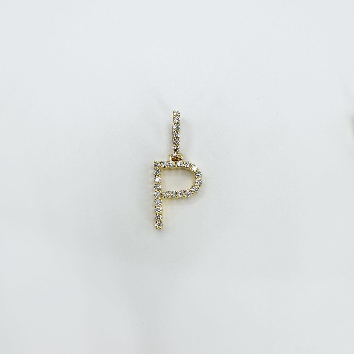 Dije letra "P" Inter Oro Amarillo y diamantes