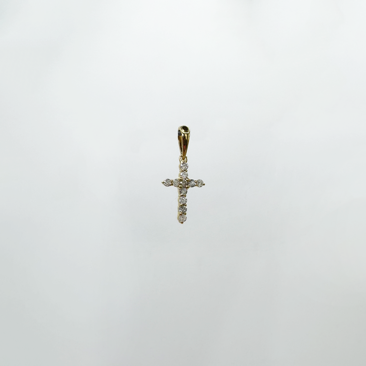 Dije cruz diamante mini.