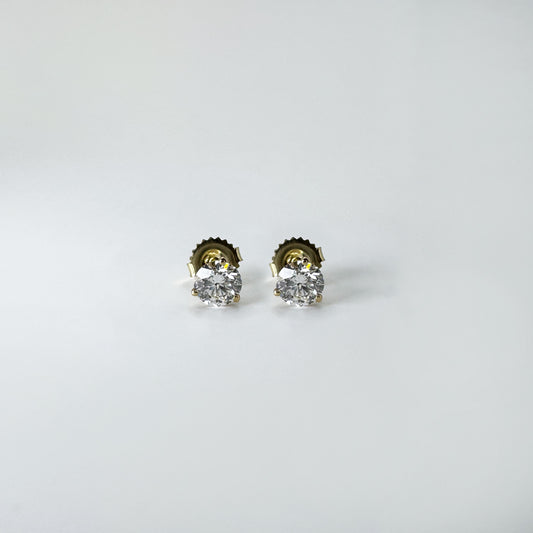 Aretes diamantes redondos oro amarillo 1.5 cts.