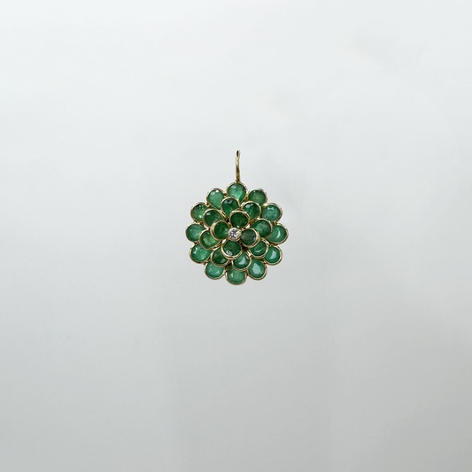 Dije flor esmeralda y diamante.