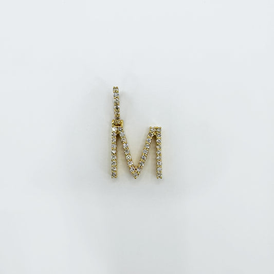 Dije letra "M" Inter Oro Amarillo y diamantes