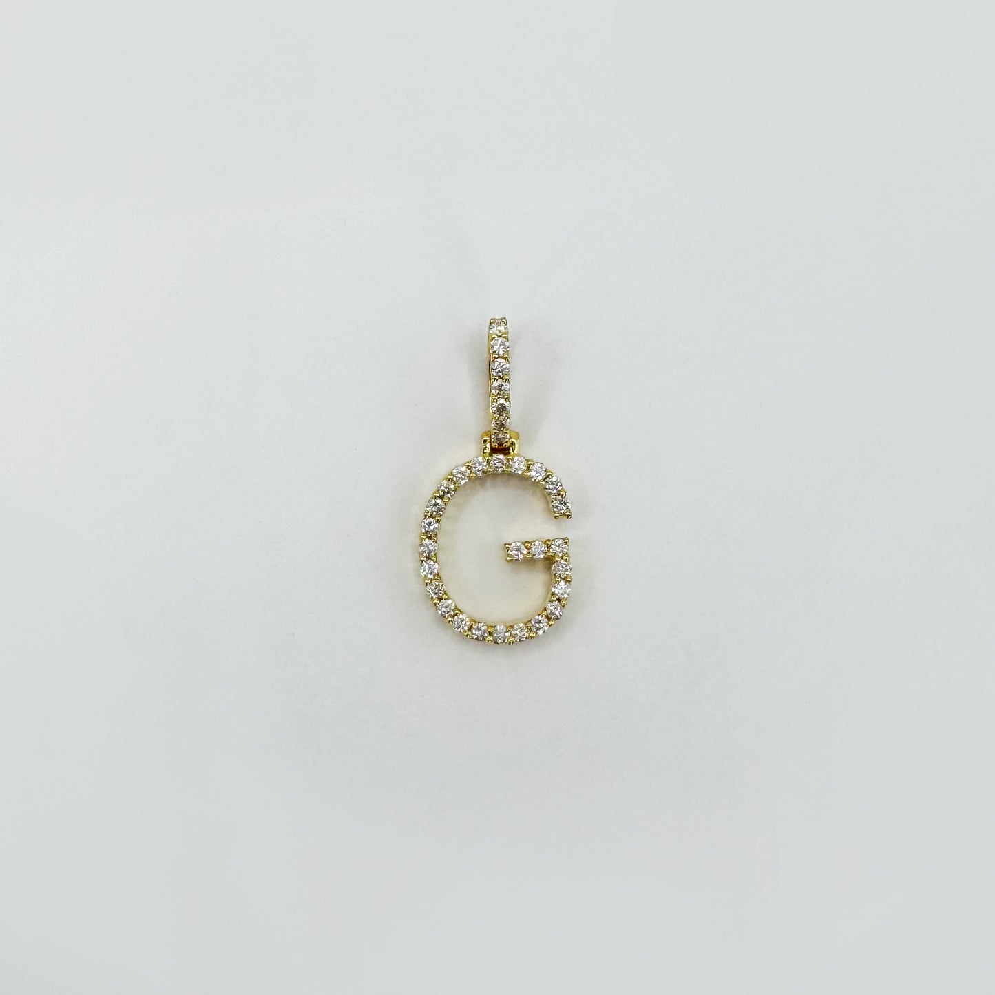 Dije letra "G" Inter Oro Amarillo y diamantes