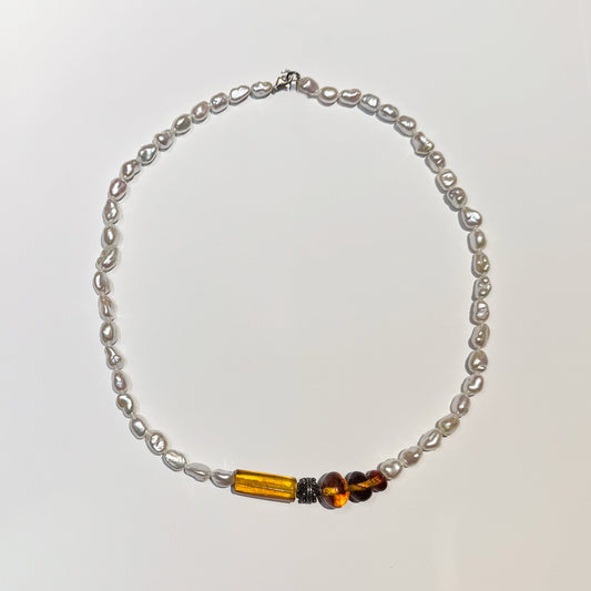Collar perlas y ámbar.