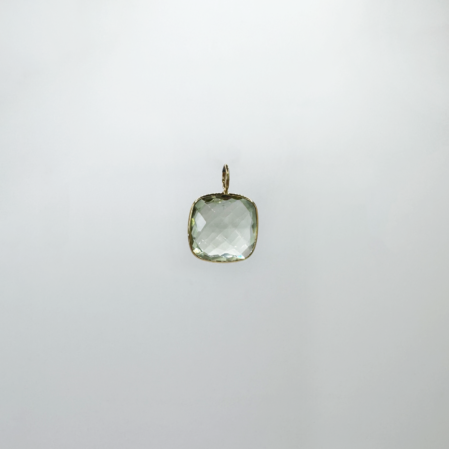 Dije amatista con oro.