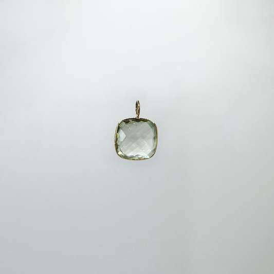 Dije amatista con oro.