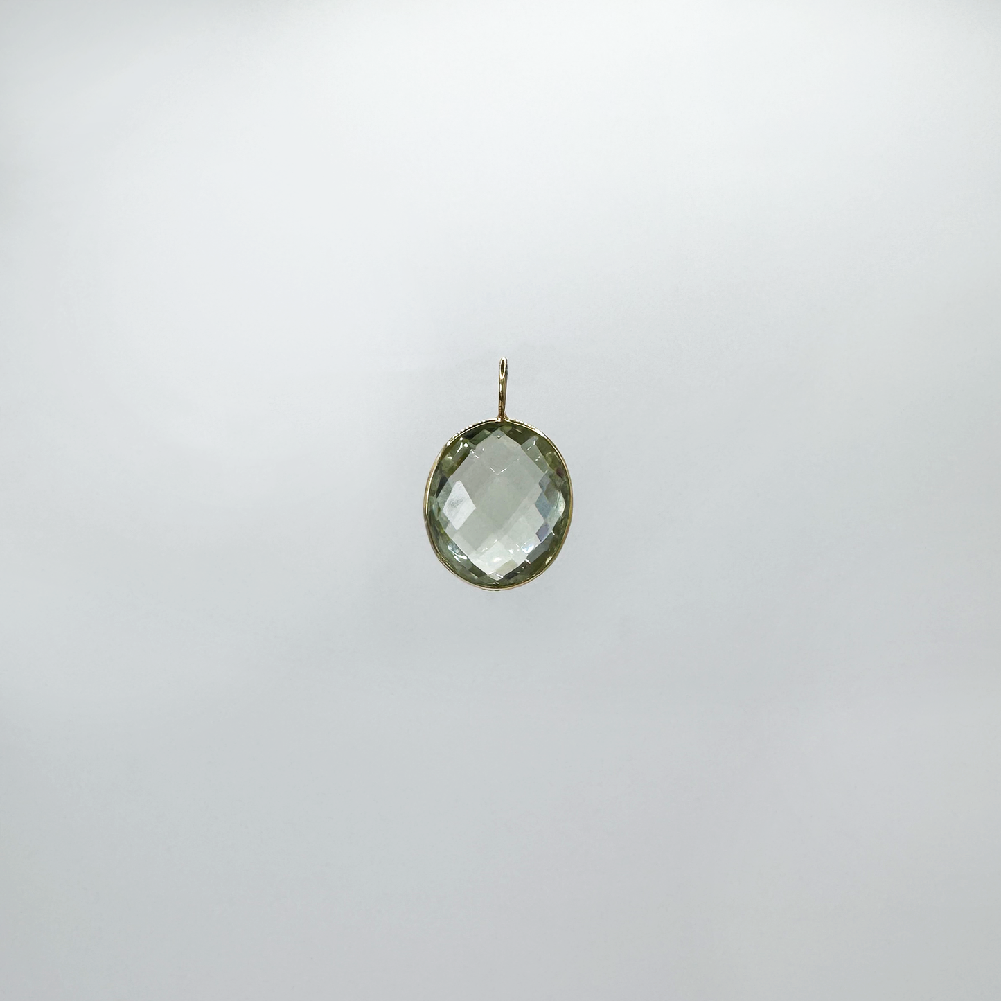 Dije amatista y oro.