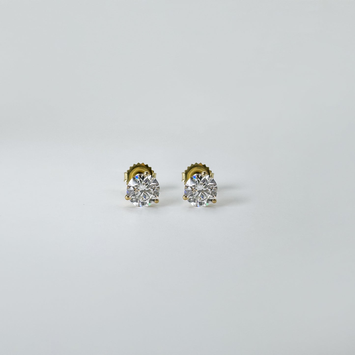 Aretes diamantes redondos oro amarillo 2 cts.