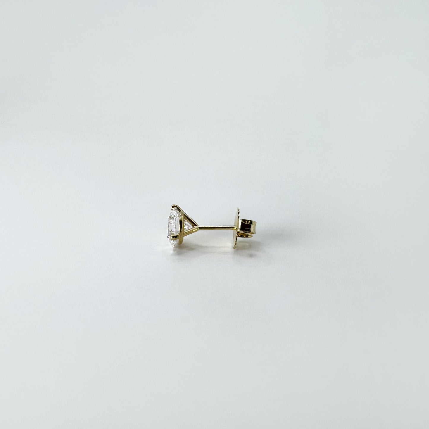 Aretes diamantes redondos oro amarillo 2 cts.