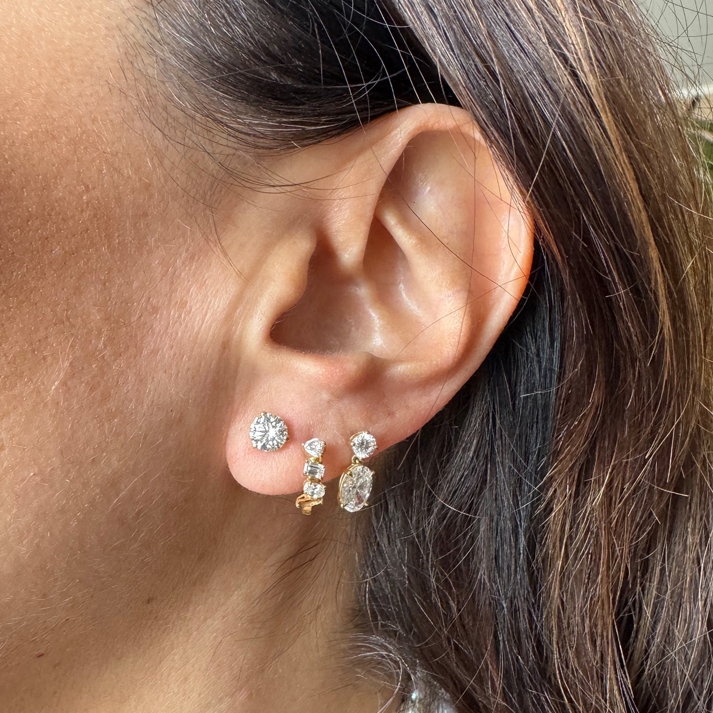 Aretes diamantes redondos oro amarillo 2 cts.