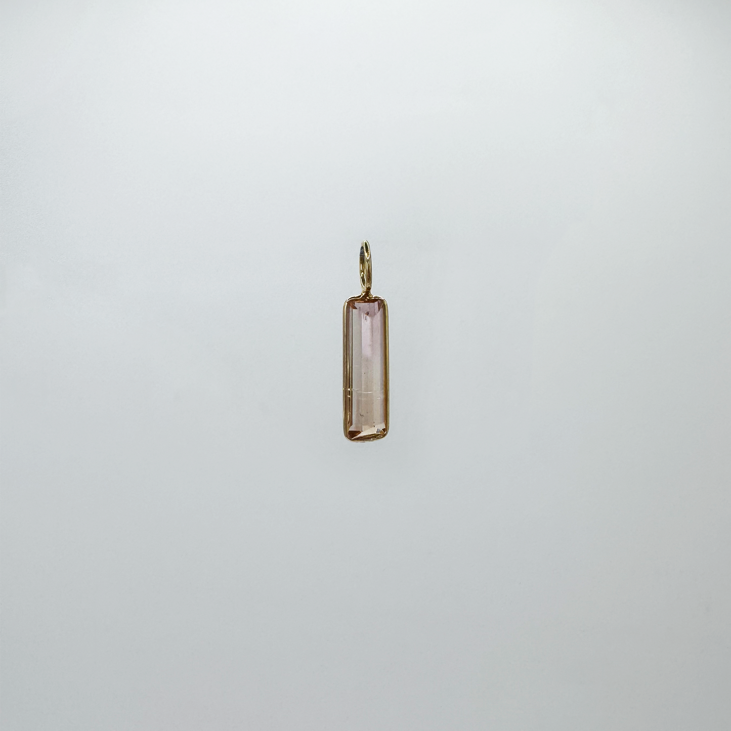 Dije turmalina y oro.