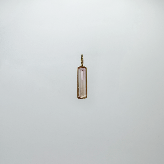 Dije turmalina y oro.