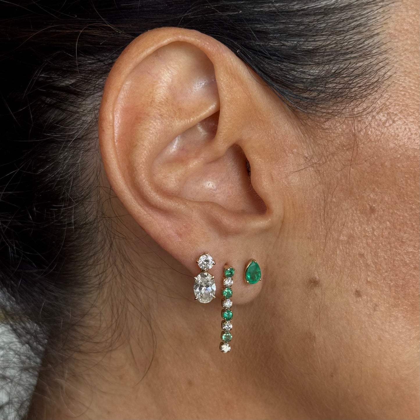 Aretes colgantes diamantes y esmeraldas naturales, oro 14k
