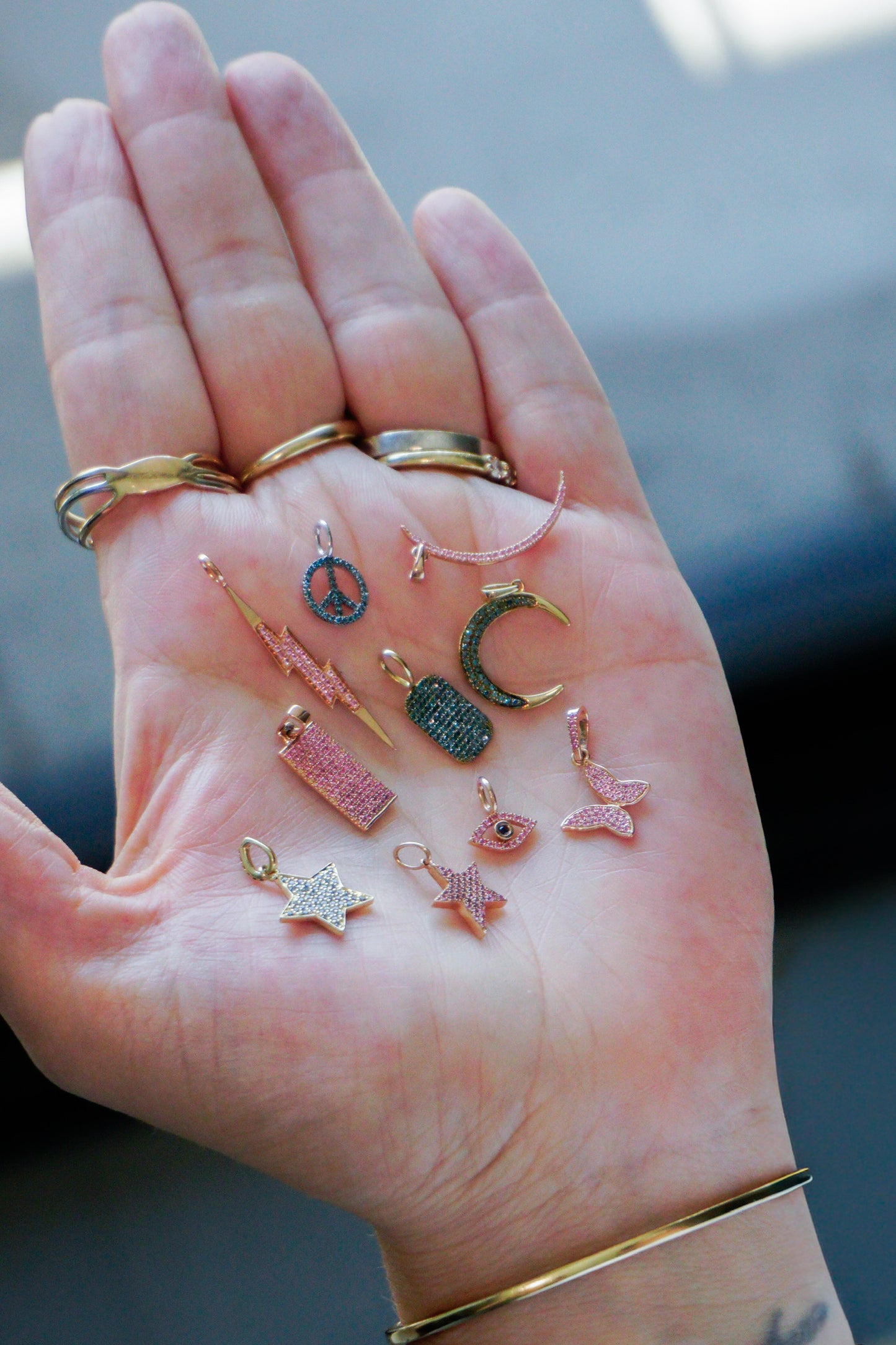 Charm HalfMoon zafiros rosas