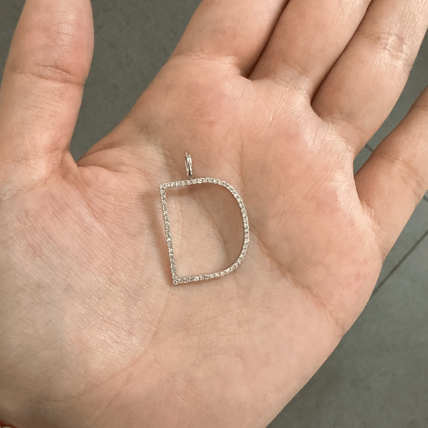 Dije letra D Thin XL - Oro Amarillo