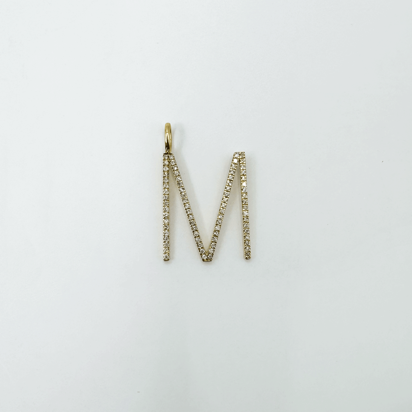 Dije letra M Thin XL - Oro Amarillo